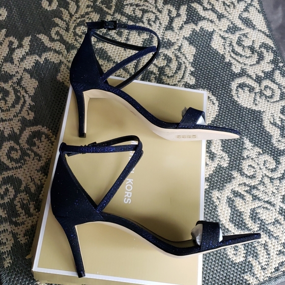 BNIB Michael Kors Ava Mid Sandals - Picture 4 of 8